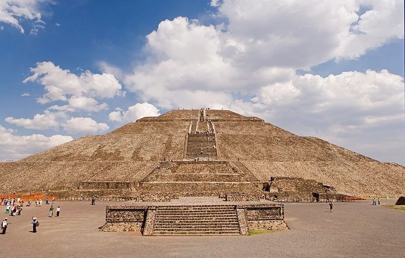 Travelers arriving at the Pyramid of the Sun before opening crowds on a half-day Teotihuacan pyramids tour
